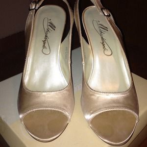 David's Bridal champagne heels