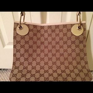 👛RESERVED👛Authentic Gucci Cross Body Bag