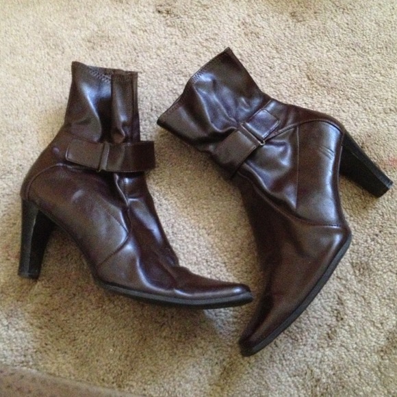 Brown little taller than ankle boot