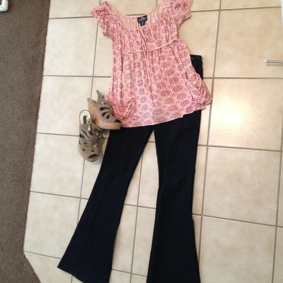 **SOLD**Super cute and comfy printed boho shirt
