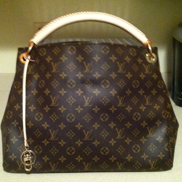 Louis Vuitton Handbags - Traded with @gloglo525 !!!