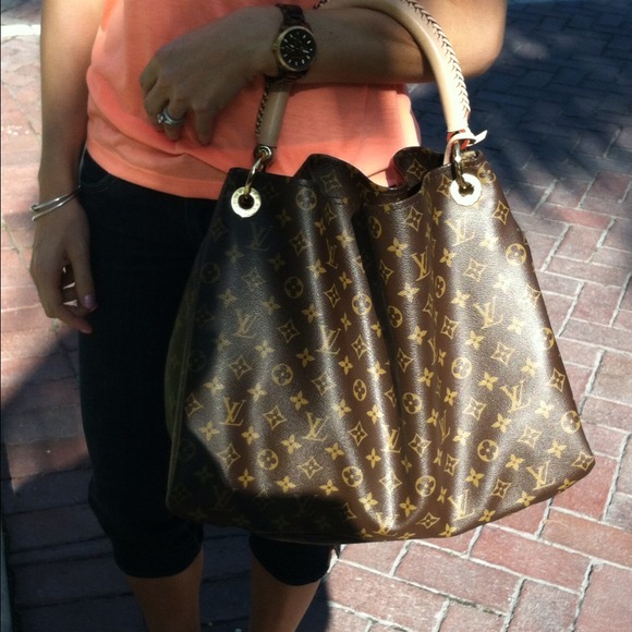 Traded with @gloglo525 !!! - Picture 2 of 4