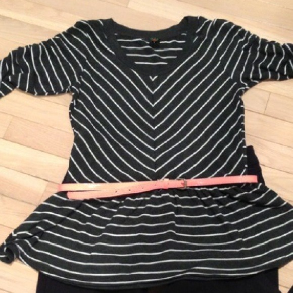 🚫sold in bundle🚫Peplum top w belt - Picture 2 of 4