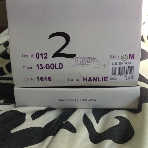 Bakers Hanlie GOLD Sandals - Picture 2 of 3