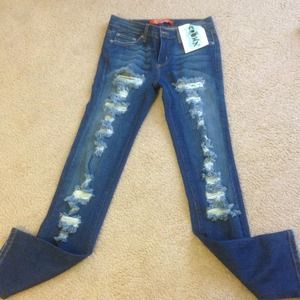 💥NO LONGER AVAILABLE💥Distressed jeans