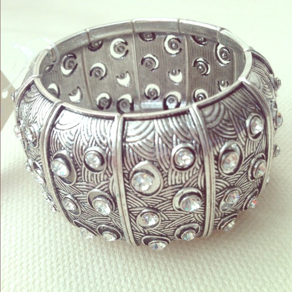 Beauty waves silver tone bracelet