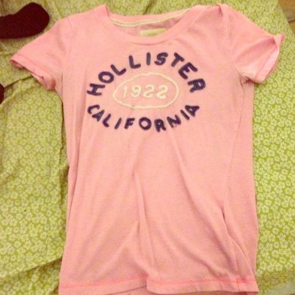 A pink hollister shirt 🔺🔻ON HOLD 🔻🔺