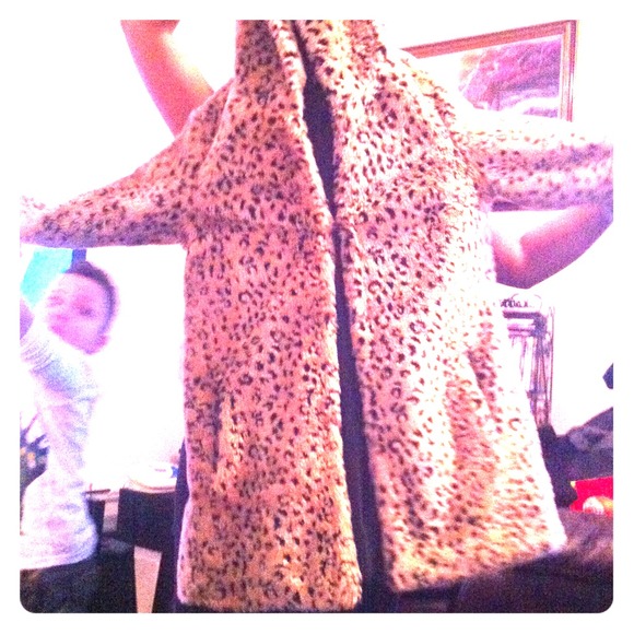 Faux fur leopard spots