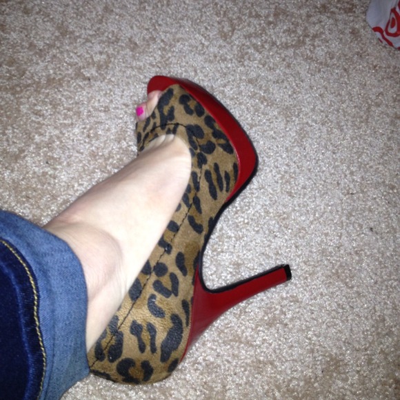 Candies leopard print heels - Picture 2 of 3