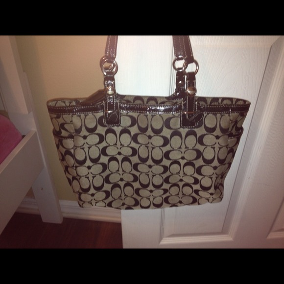 💥SOLD💥Authentic Black/Grey Purse💥 - Picture 3 of 4