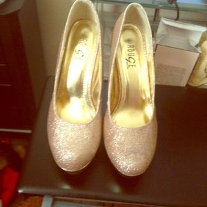 Gold glitter pumps