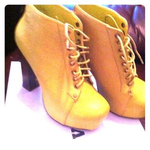 Green up leather shoes