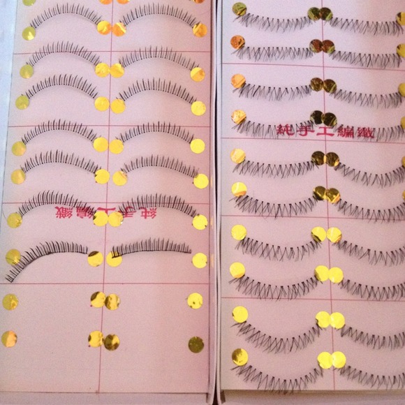 Bottom eyelashes