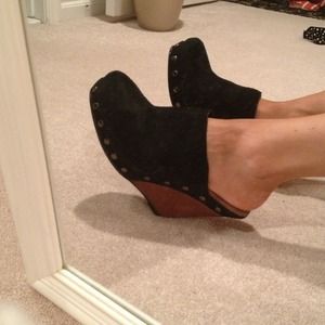 Brand new clogs suede