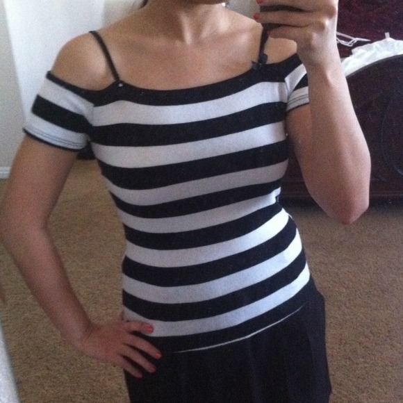 💢SOLD IN BUNDLE💢 - Picture 2 of 2