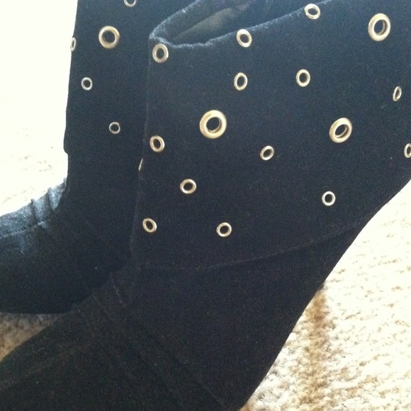 Heels - Picture 4 of 4