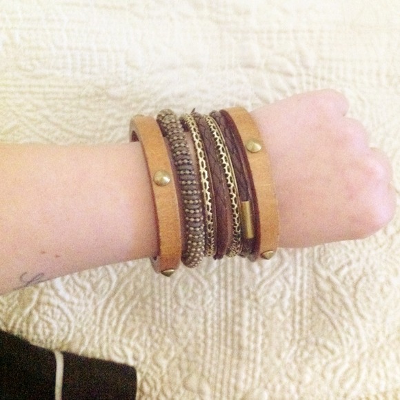 Beautiful 7 piece brown and gold bracelet set!
