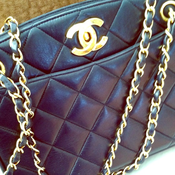 Authentic CHANEL Lamb skin Purse