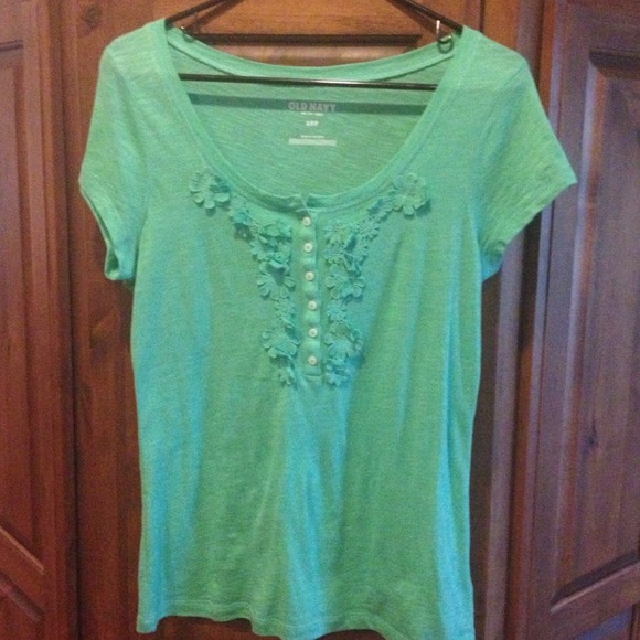 NWOT Pretty green Old navy tee