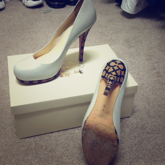 Beautiful off white Coach Pumps