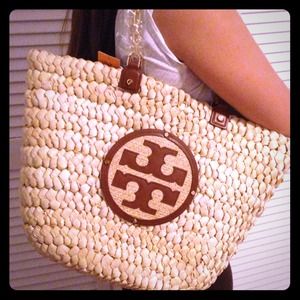 HOST PICK!! ❤😊Beautiful Tory Burch Audrey Tote.
