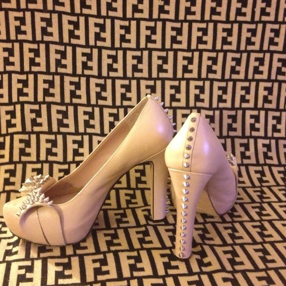 👠REDUCED👠 Vince camuto heels