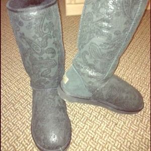 Ugg tall paisley black