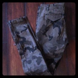 ⭕RESERVED for @sophiatvo ⭕ Zara Camouflage Skinny