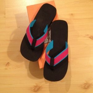BUNDLED NEW Ruff Hewn 10 flip flops pink/turquoise