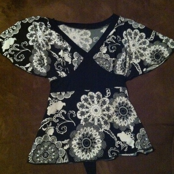 Bundle!🌟Black/white and blue top