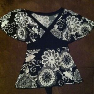 Bundle!🌟Black/white and blue top