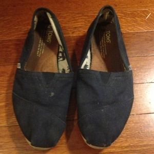 Navy blue toms
