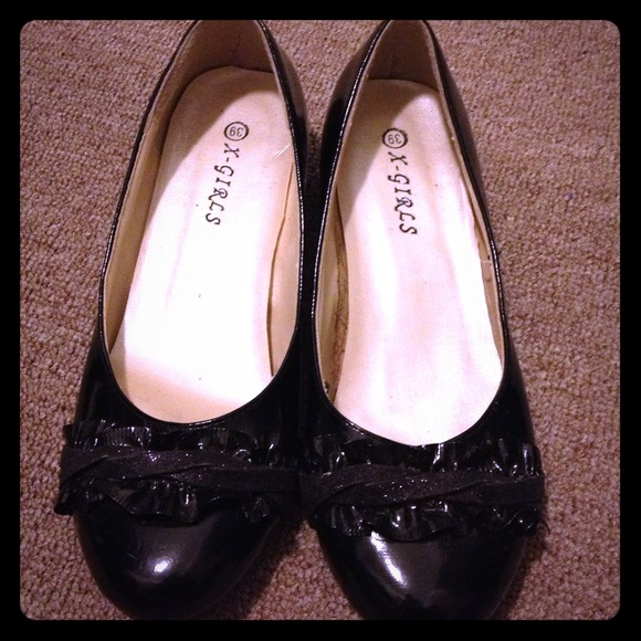 Black flats, very cute!