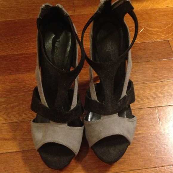 Black/grey heels 5"