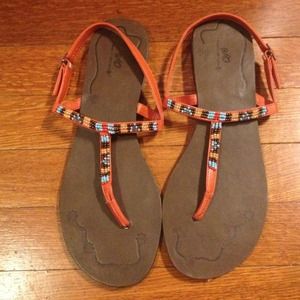 Flat sandals