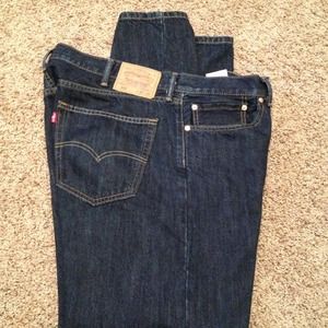 Men's Levi's jean 38x32 NWOT