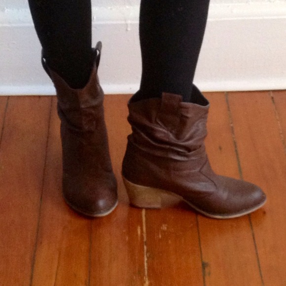 $10💟 Brown Ankle Booties Cowboy Pull-on size 6
