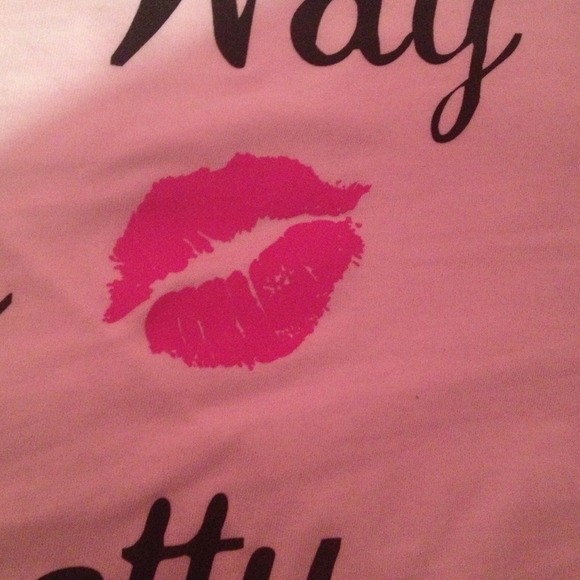 Too pretty t shirt 💋 - Picture 2 of 3