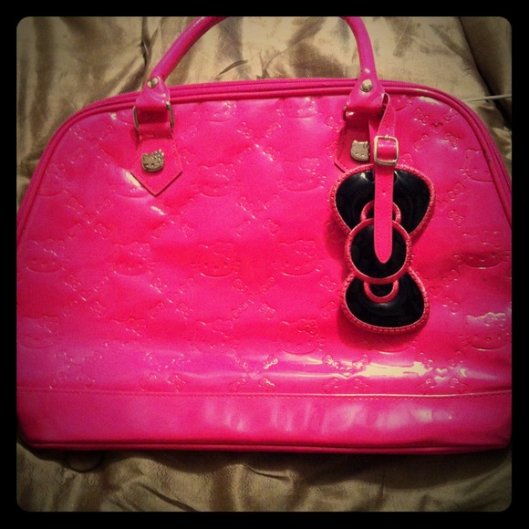 Bubble gum pink hello kitty couture purse!!!