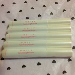 Mally volumizing mascara in black. Set of 5.