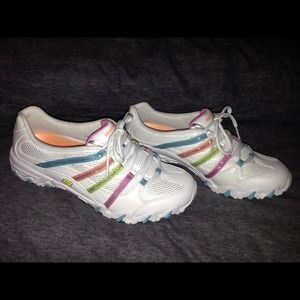 Skechers sneakers ~ NEVER WORN! Cute for spring!