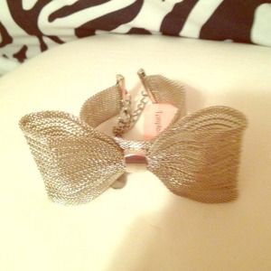 Bow silver bracelet