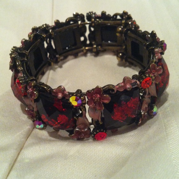 Red bracelet - Picture 2 of 2