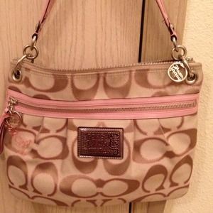 Authentic Coach "poppy" cross body purse!