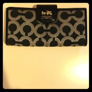 👍SOLD👍 NWT Authentic Coach Wallet