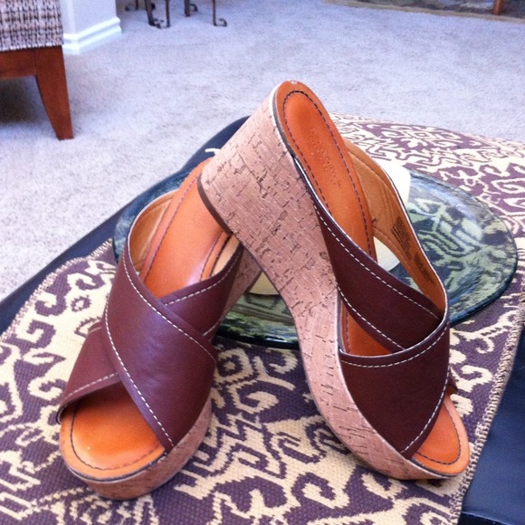 👎REDUCED SO Platform Wedge Sandals