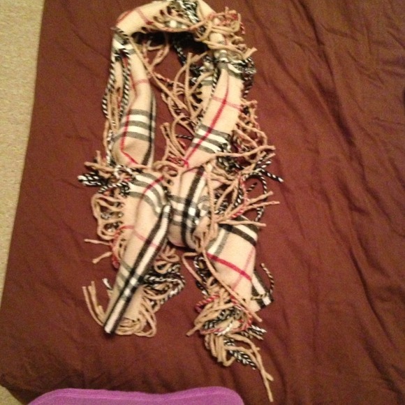 SOLD!! Burberry cashmere scarf