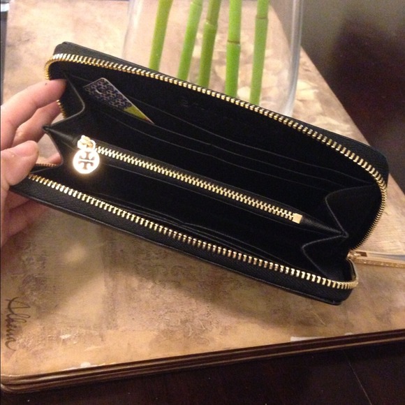 Tory burch black zip wallet - Picture 3 of 4