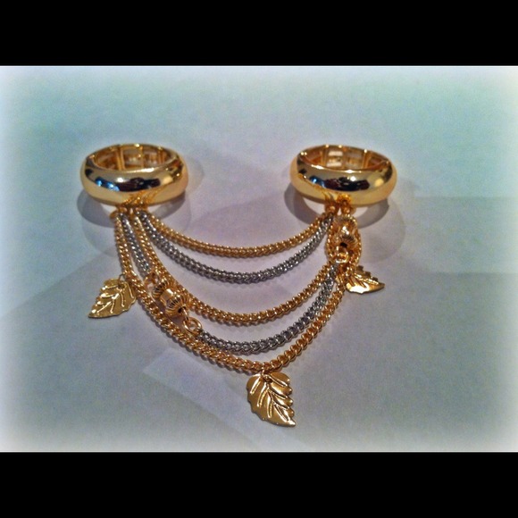 ❌SOLD❌Gold Double Finger Ring