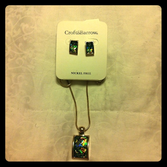 Necklace and matching earing